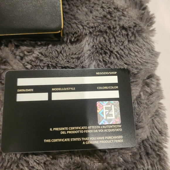 Authentic Fendi sunglasses - Picture 4 of 7